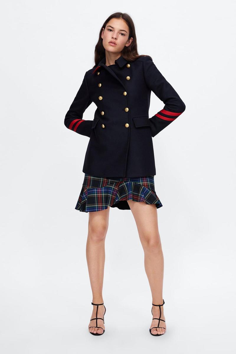 Abrigo estilo marinero de Zara (Precio: 89,95 euros)