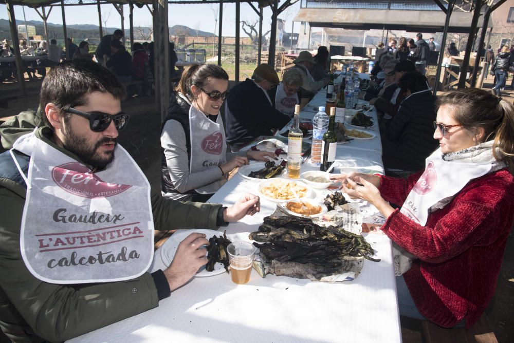 Famílies vingudes d''arreu de la Catalunya central i també de fora comparteixen àpat a Manresa amb productes de la terra