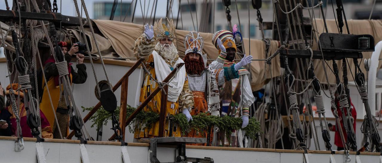 Los Reyes arriban al puerto de Barcelona