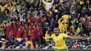 El sud-africà {Siphiwe} {Tshabalala} celebra el primer gol del Mundial 2010 contra la selecció de Mèxic.