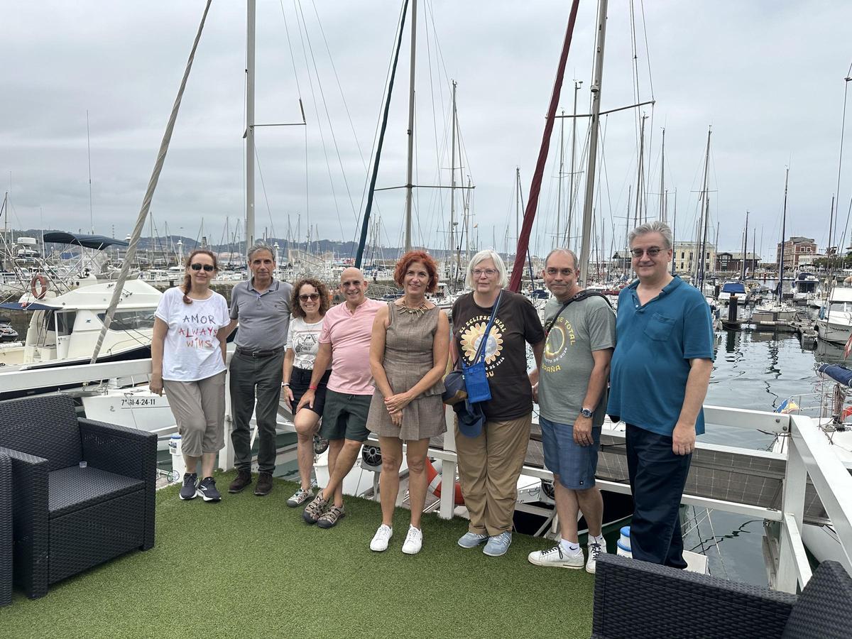 Gijón vive el eclipse entre reencuentros y la ilusión de “sentir” el fenómeno