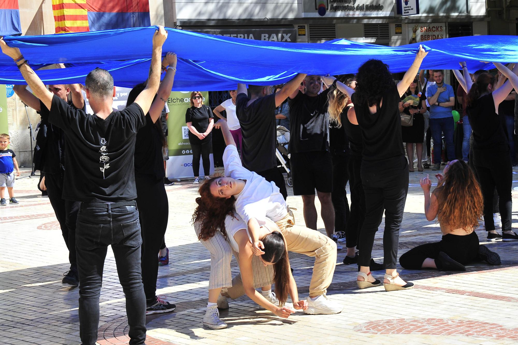 Performance de Elche Acoge por el día del refugiado