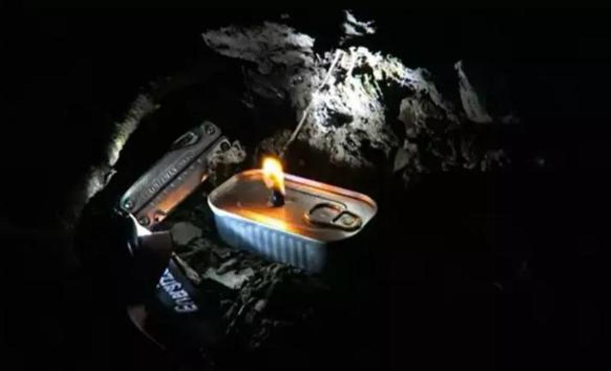 Fogonet elaborat a partir d'una llauna de sardines pel YouTuber Adrián de la Cruz