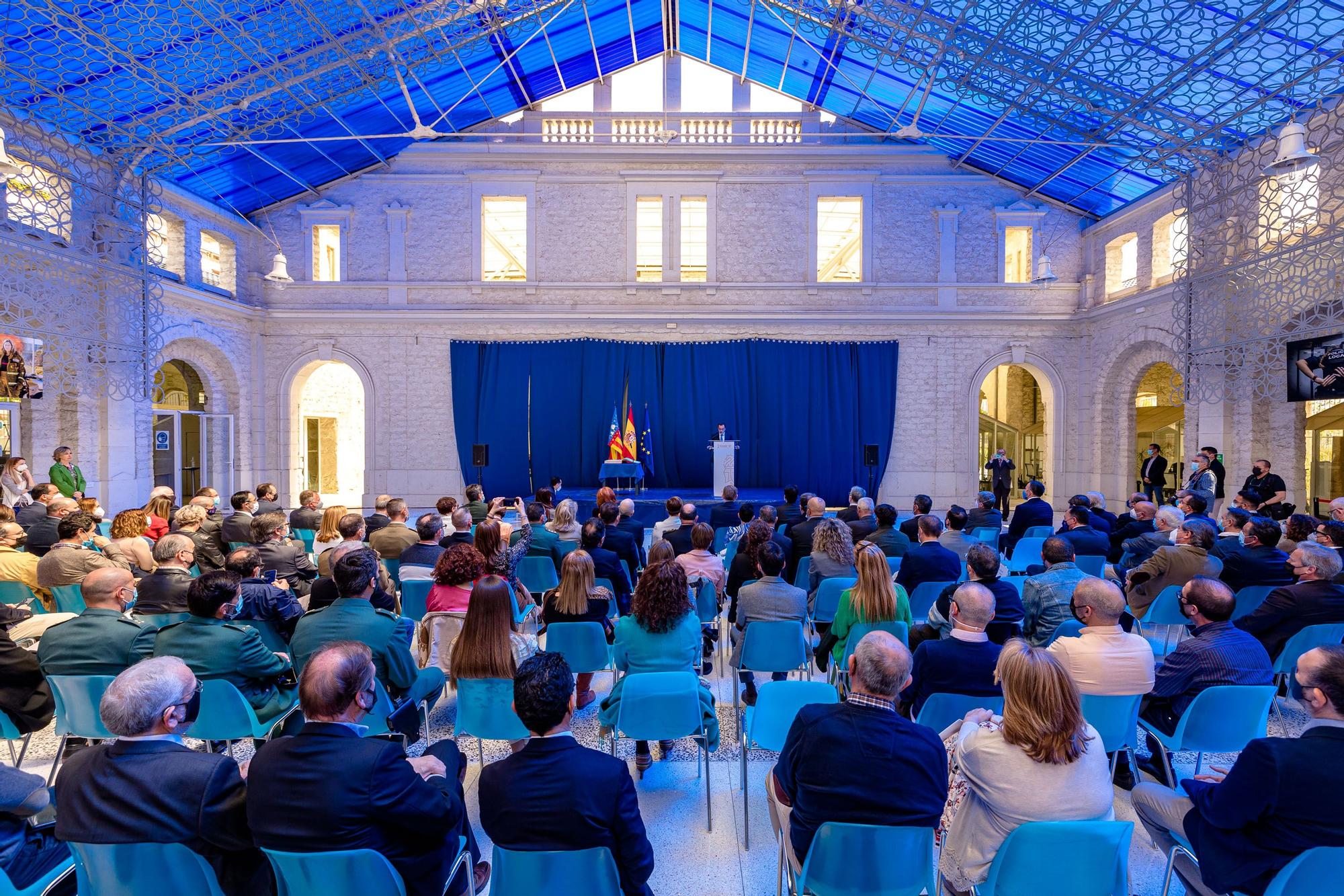 Julián López apuesta por que el puerto de Alicante se convierta en un nuevo enclave logístico y de la innovación