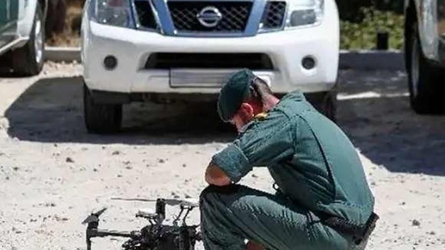 La Guardia Civil usa un dron en el cerco al &quot;Rambo de Requena&quot;.