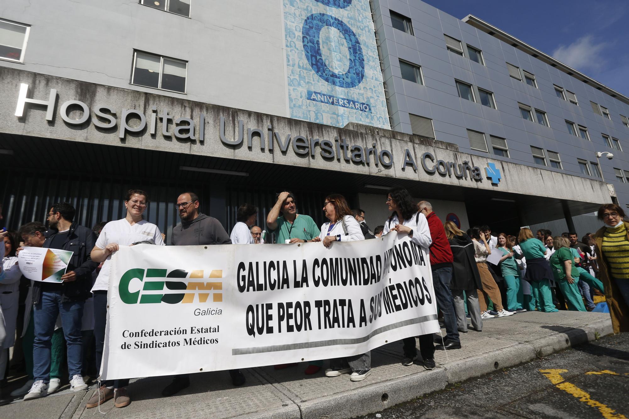 Huelga de médicos en Galicia: 200 facultativos protestan en A Coruña