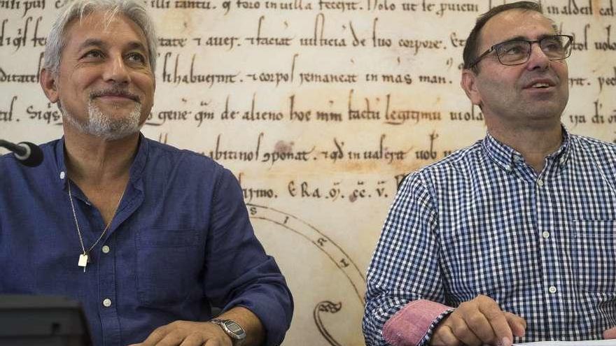 Los concejales Manuel Burón y Fernando Marcos al inicio de la rueda de prensa.