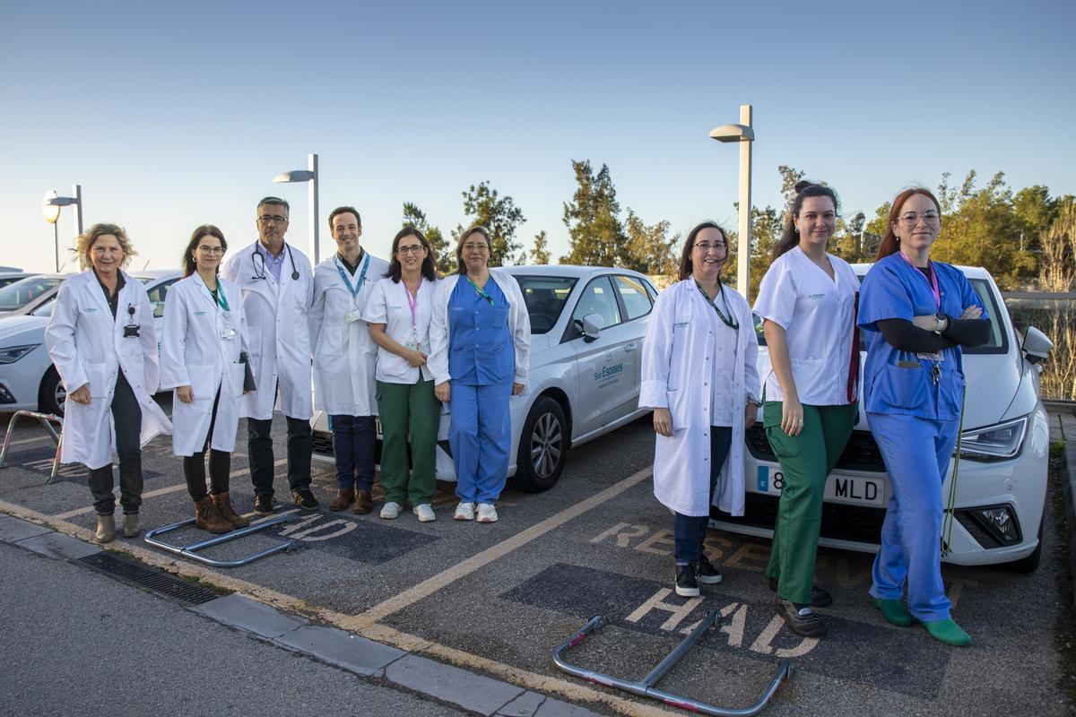 Parte del equipo de profesionales de Son Espases que se encarga de llevar la quimioterapia al domicilio de los pacientes.