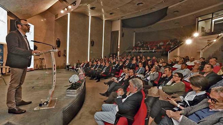 El vicepresidente Biel Barceló abrió la jornada celebrada ayer reivindicando más inversiones al Gobierno central.