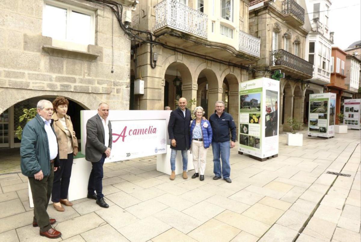 Inauguración de la exposición, ayer en la Plaza Antonio Palacios. | D.P.