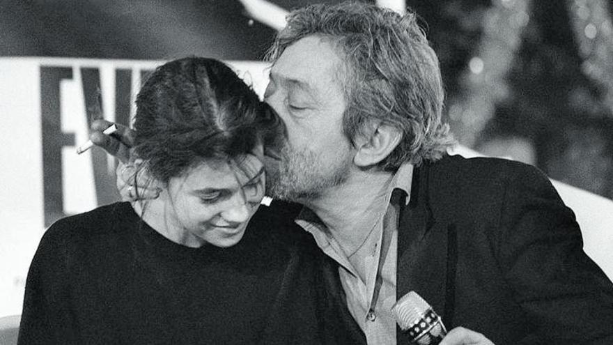 Charlotte Gainsbourg abre la fosa séptica familiar