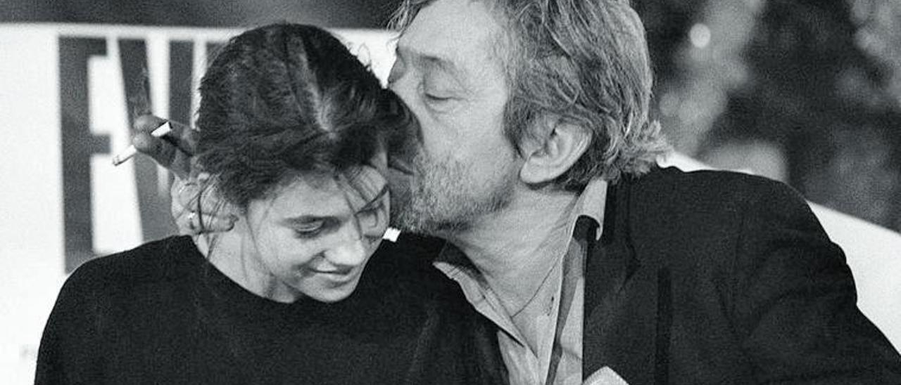 Charlotte y su padre Serge
Gainsbourg, años ochenta.