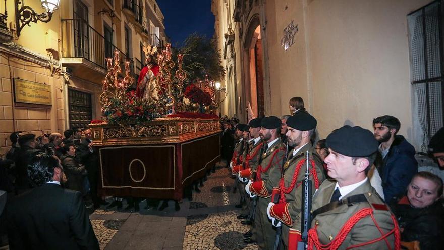 El arzobispado de Mérida-Badajoz recomienda sustituir los besamanos por una inclinación de cabeza
