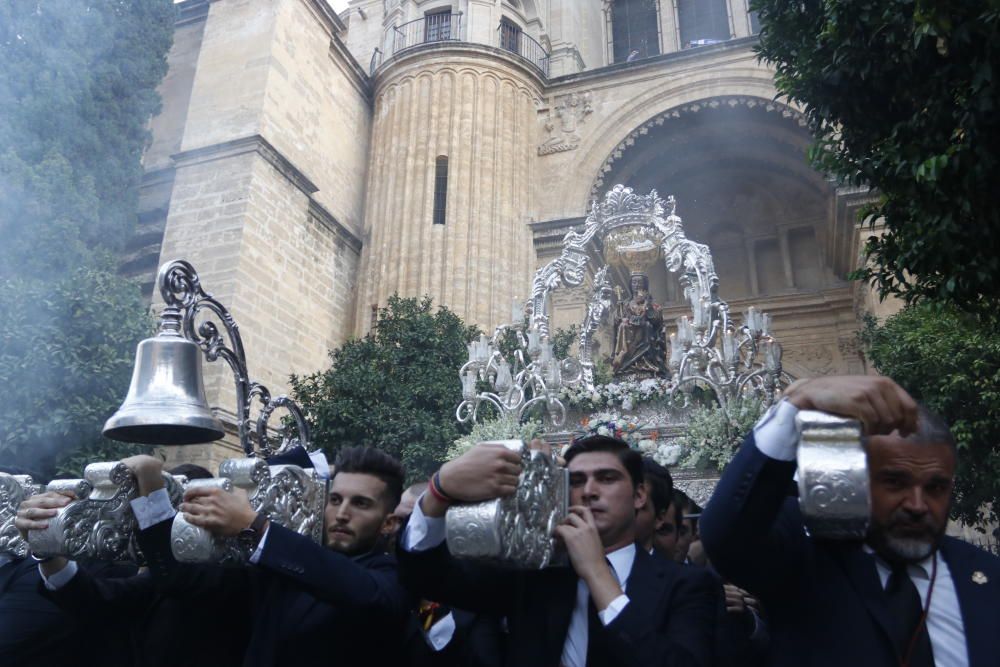 La salida procesional de Santa María de la Victoria desde la Encarnación hasta su Santuario cerró la anual novena dedicada a la imagen de la Patrona. En el cortejo de este 2019, junto al obispo de la Diócesis de Málaga, Jesús Catalá, estuvieron presentes el alcalde junto a personalidades del Consistorio y Junta de Andalucía