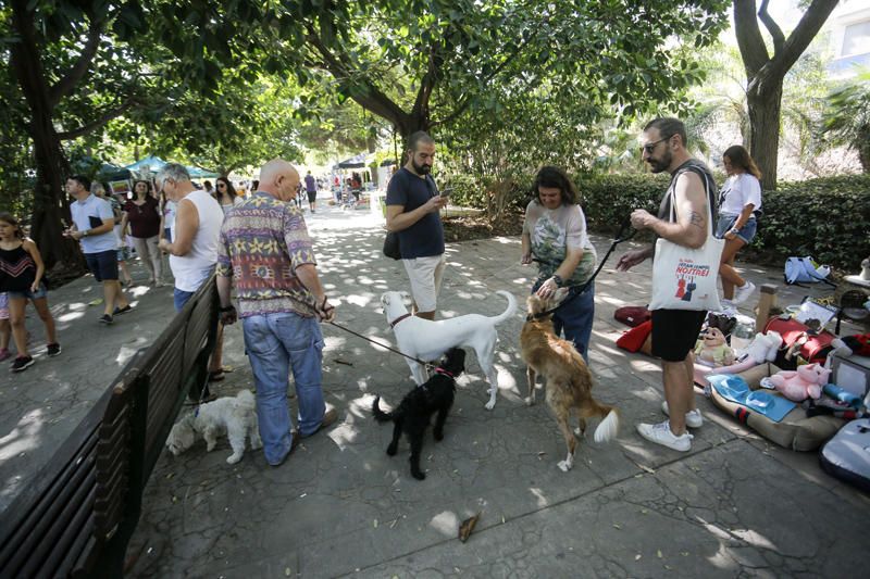 Feria Animalista en el cauce del Turia