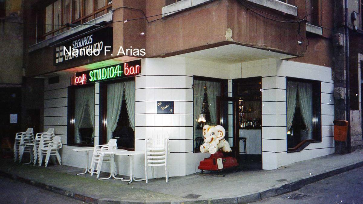 En imágenes, los locales míticos de finales de siglo en Grado