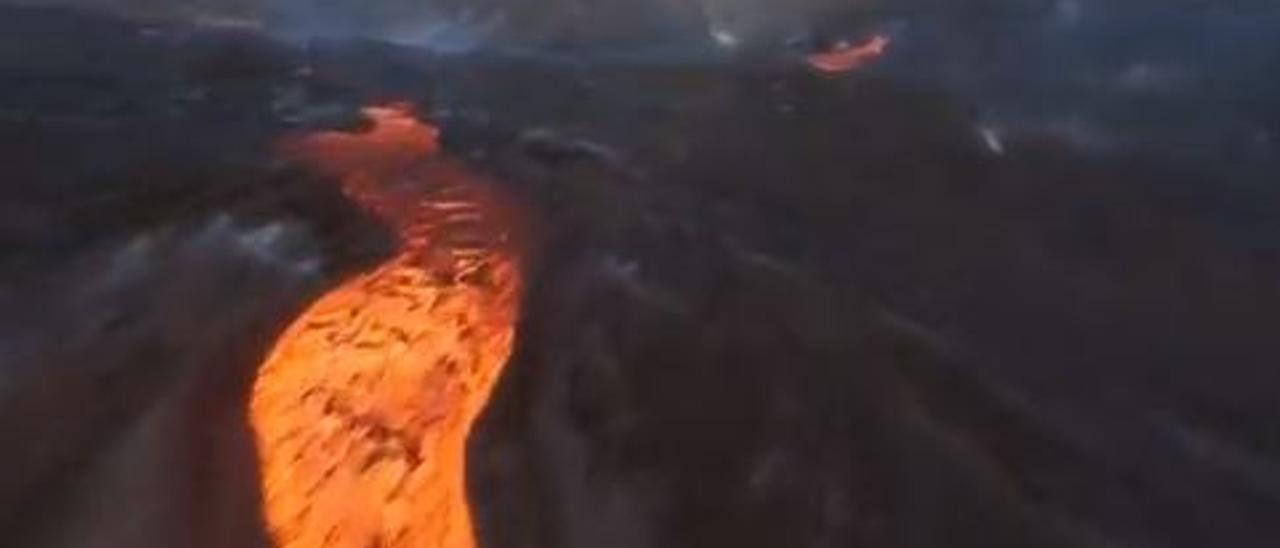 Las coladas y el volcán de La Palma, a vista de dron