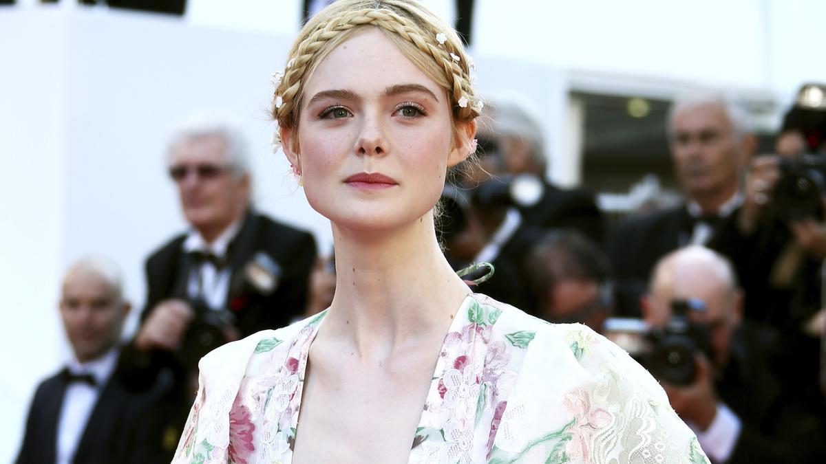 Elle Fanning en la alfombra roja del festival de cine de Cannes