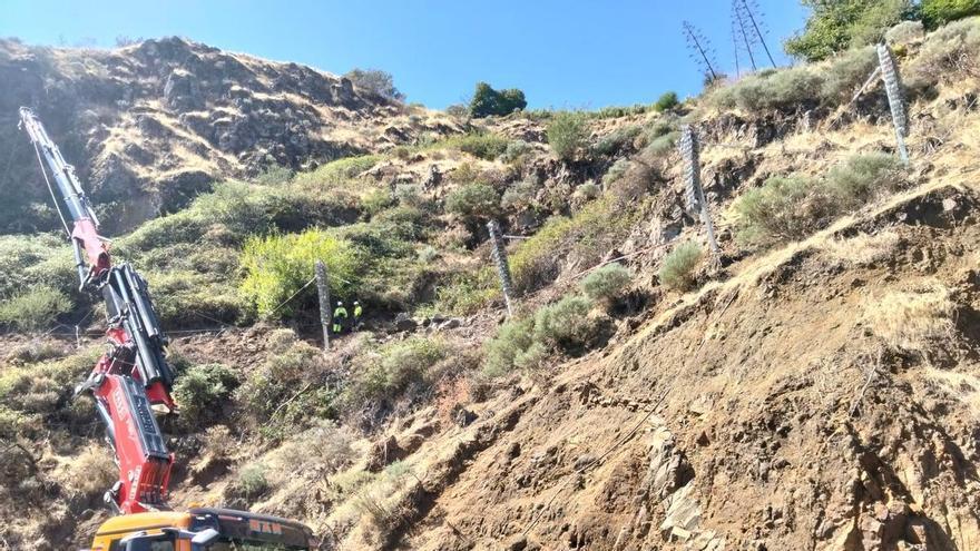 Cortes en la carretera de la Cumbre obligan a desviar el acceso a la Cruz de Tejeda