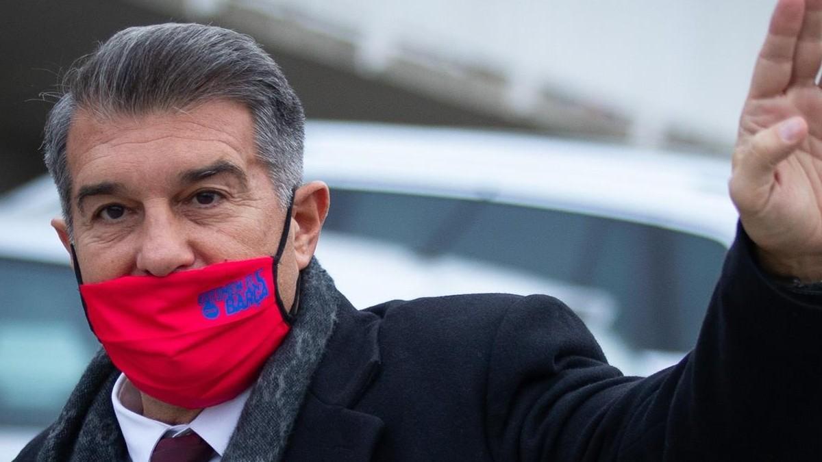 Joan Laporta llegando a las oficinas del club para reunirse con los demás candidatos a la presidencia y el presidente de la Comisión Gestora Carles Tusquets