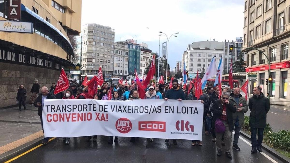 El sector del transporte de viajeros en Galicia irá a la huelga el día 31 por el &quot;bloqueo&quot; del convenio