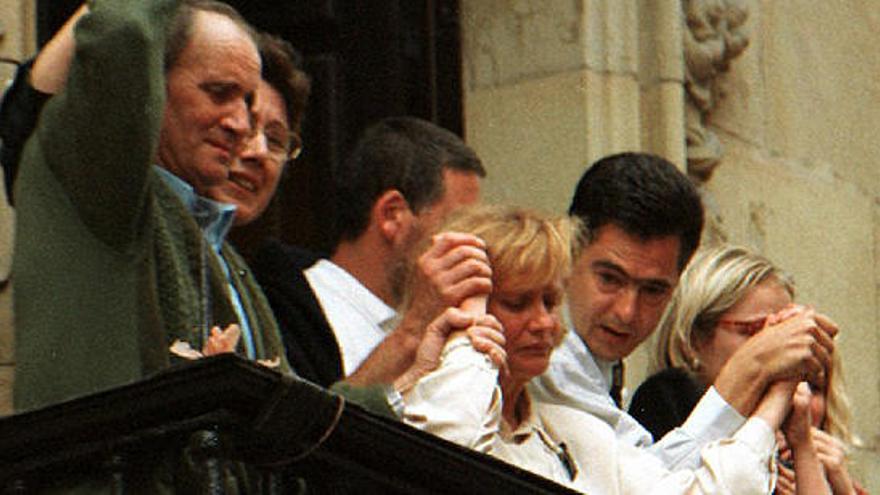 La familia de Miguel Ángel Blanco y Carlos Totorika.