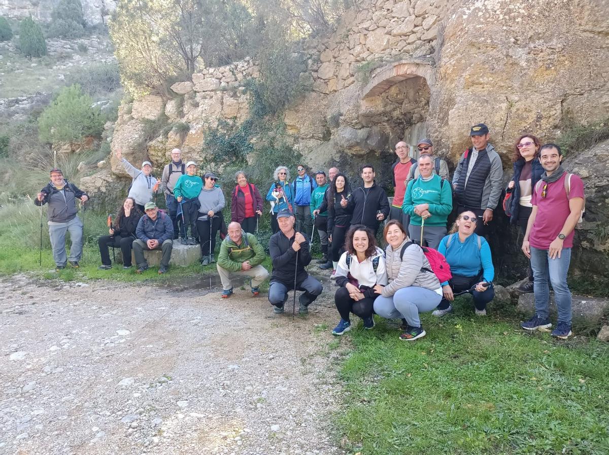 L'acte, organitzat per l'Associació de Dones de la Serratella, va comptar amb una alta participació d'assistents que van tindre l'oportunitat de recórrer el terme municipal i redescobrir els seus paratges naturals.