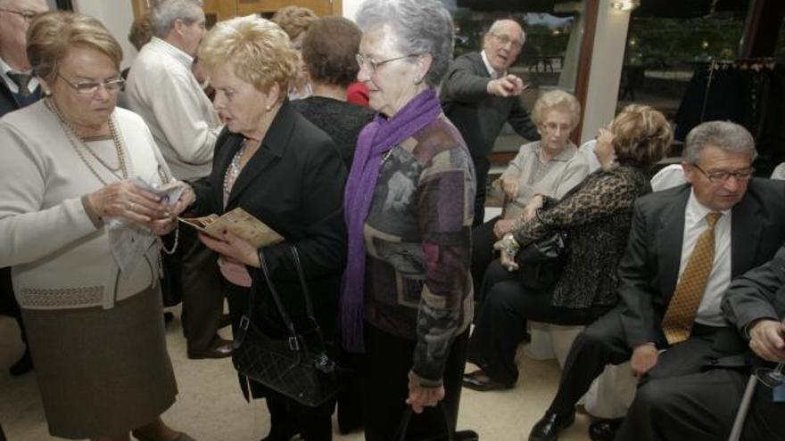 Antiguos alumnos de las escuelas del Ave María, durante la cena celebrada el pasado año.