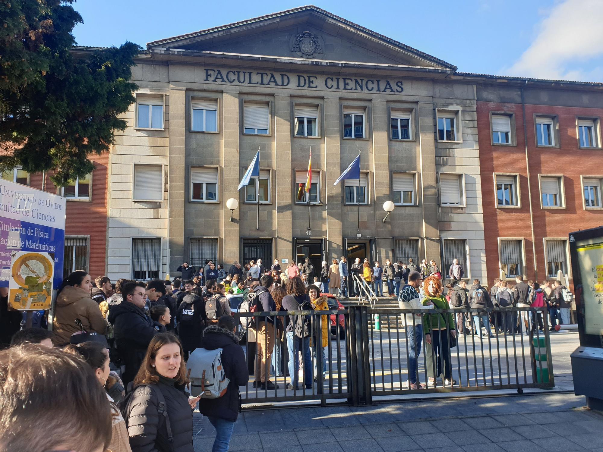 Alarma por incendio en la facultad de Ciencias de Oviedo