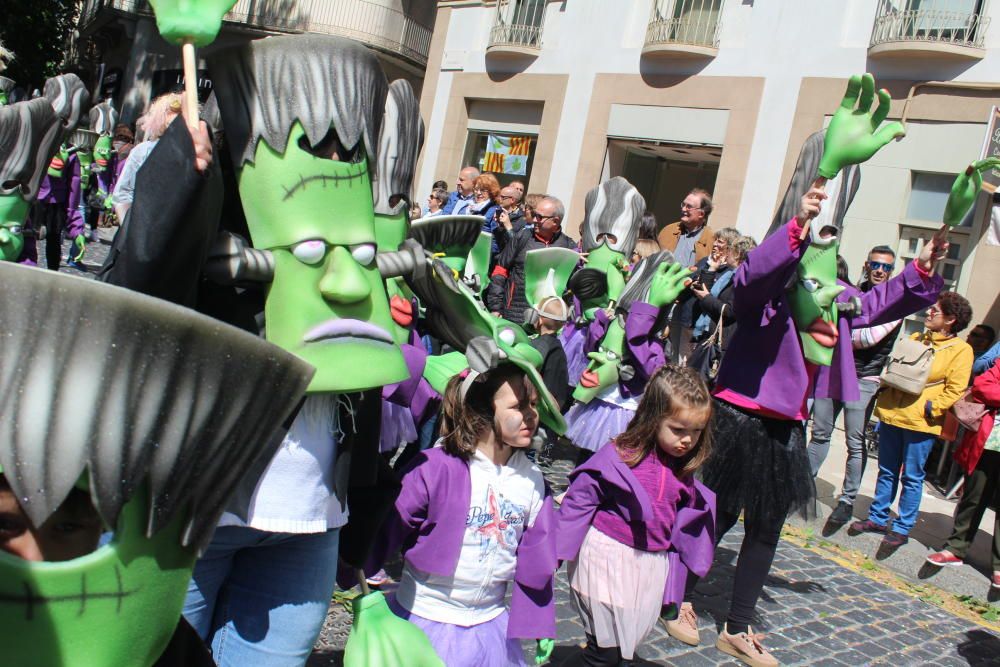 La rua escolar de la Santa Creu torna a enlluernar