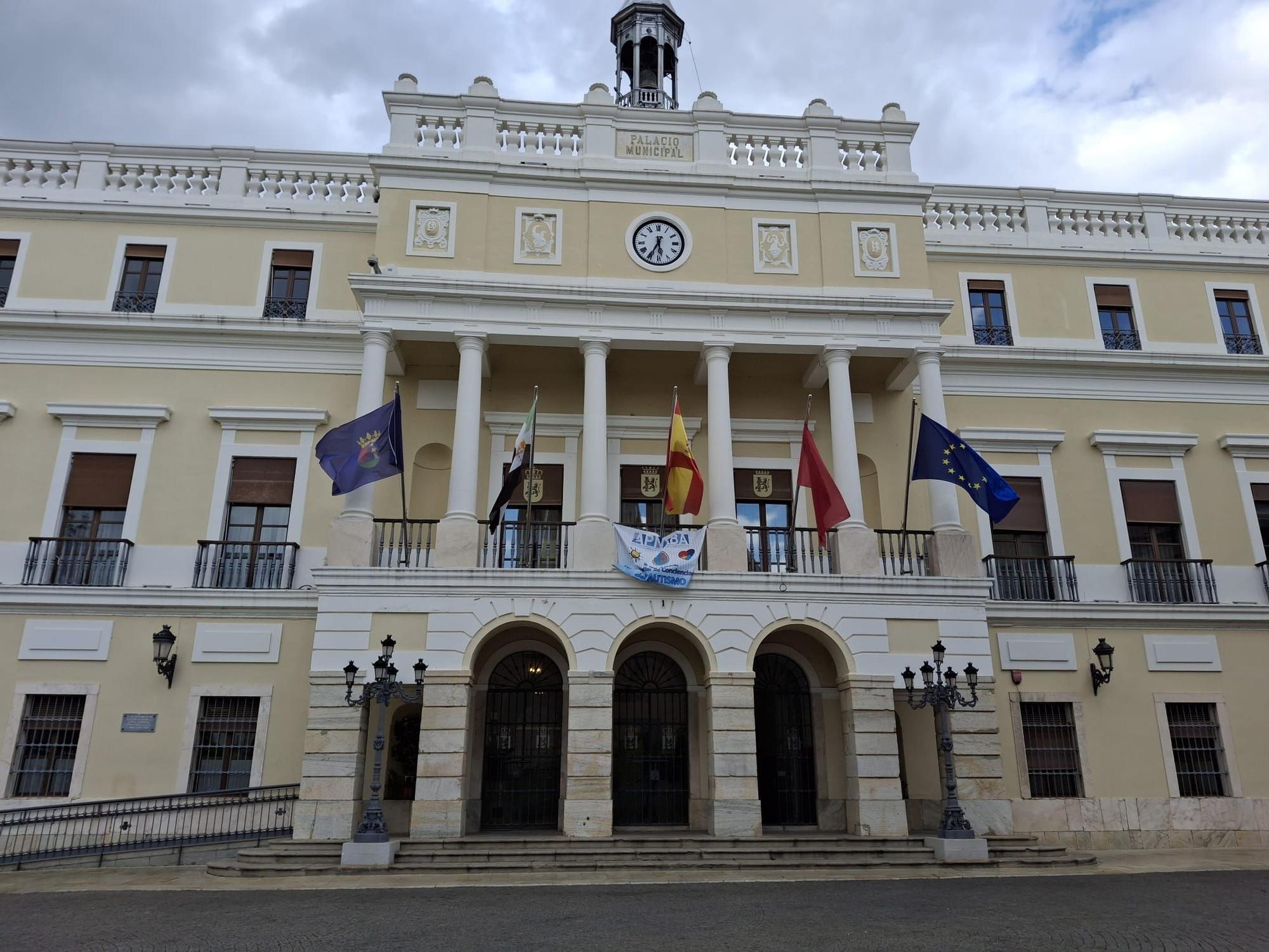 La fachada del Ayuntamiento de Badajoz.