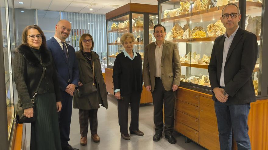 Una donación particular incrementa en más de 500 minerales el museo de la Universidad de Oviedo