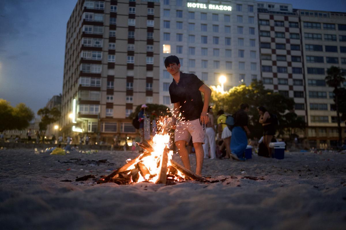 Más de 200.000 personas celebraron San Juan en una noche sin incidencias destacadas, con menos intoxicaciones etílicas y la mitad de basura en las playas que hace un año. Más de 200.000 personas celebraron San Juan en una noche sin incidencias destacadas, con menos intoxicaciones etílicas y la mitad de basura en las playas que hace un año.