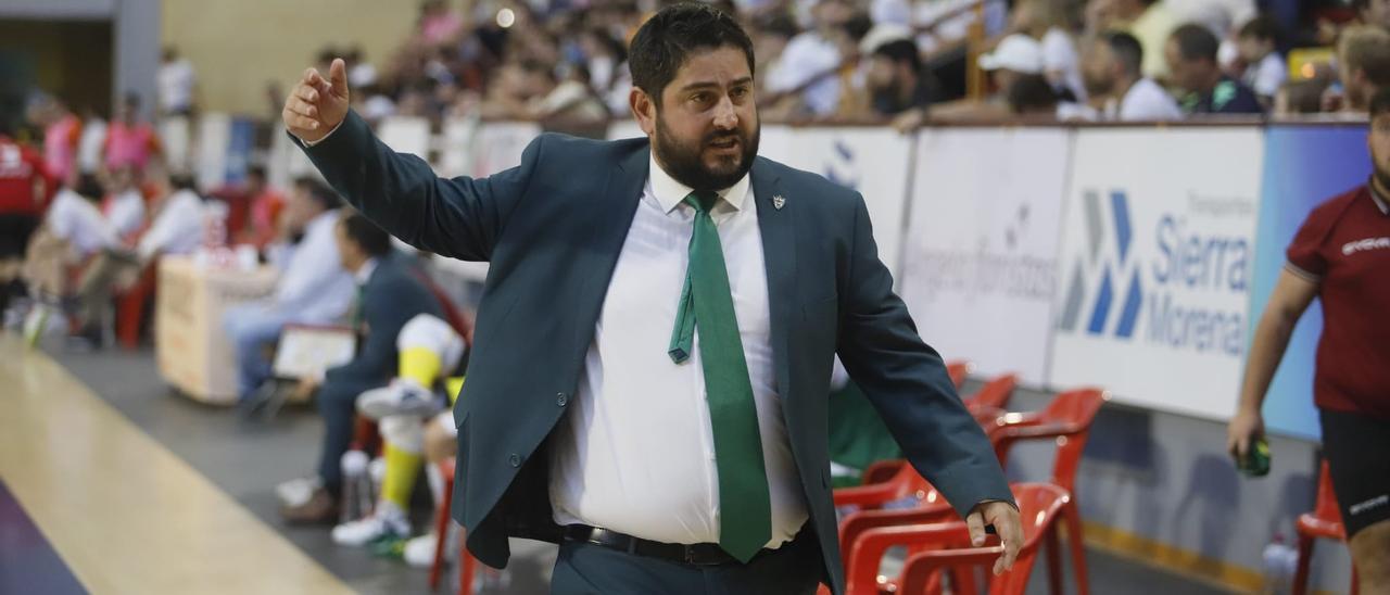 Josan González durante el encuentro ante el Ribera Navarra en Vista Alegre.