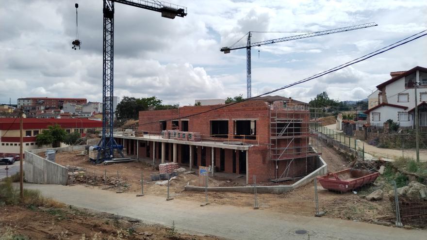 La obra del colegio San Miguel de Plasencia acabará con siete meses de retraso