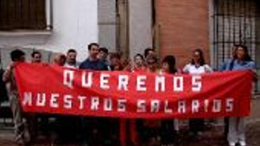 Los trabajadores del Pilar irán a la huelga porque no cobran