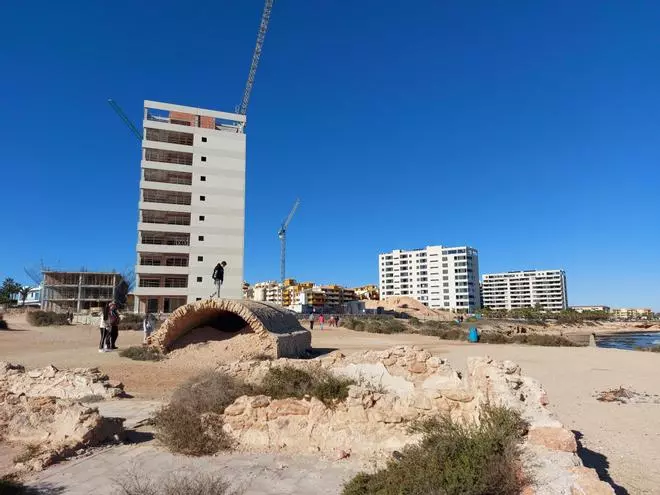 Cinco nuevos edificios de diez plantas en Punta Prima