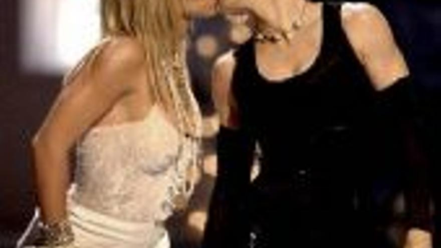 Spears: &quot;No besaré a otra mujer que no sea Madonna&quot;