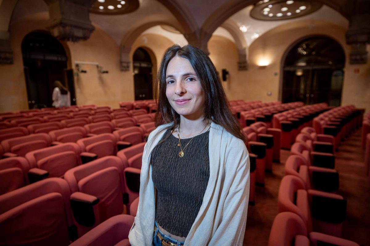 Ona, estudiante de farmacia que está cursando prácticas en la Agència de Salut Pública de Catalunya.