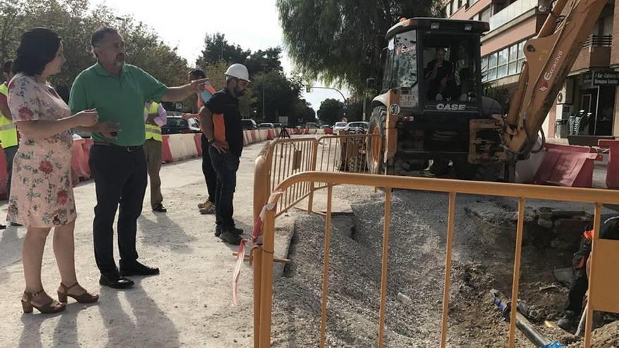 Sandoval y Meca viistaron ayer las obras de la alameda de Cervantes.