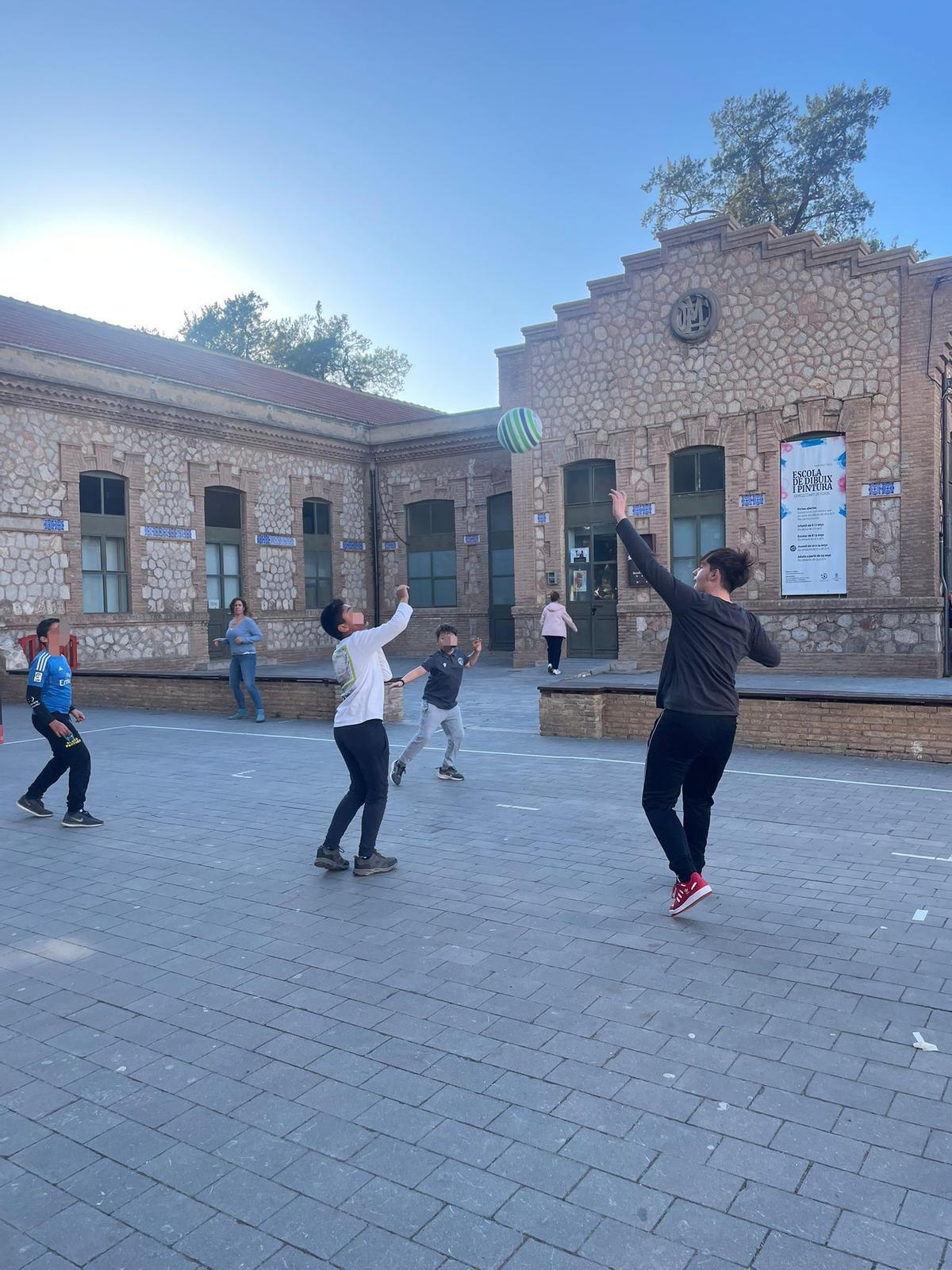 Colpbol en el Parc de l'Albereda de Foios.