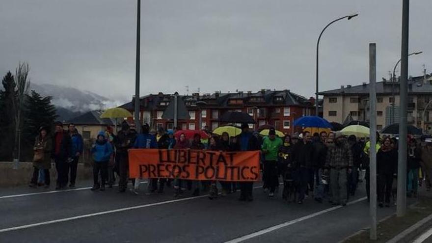 Marxa lenta i una concentració a Puigcerdà per demanar la llibertat dels «presos polítics»