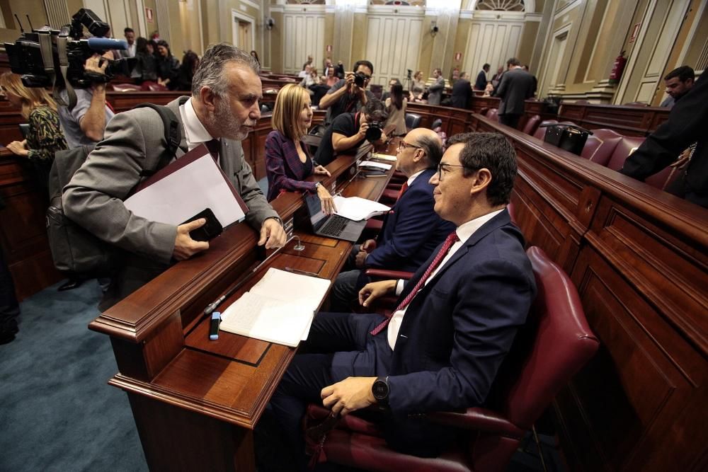 Pleno en el Parlamento de Canarias