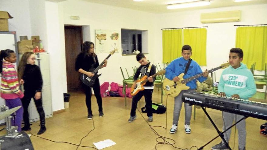 Rock Band escolar a Inca