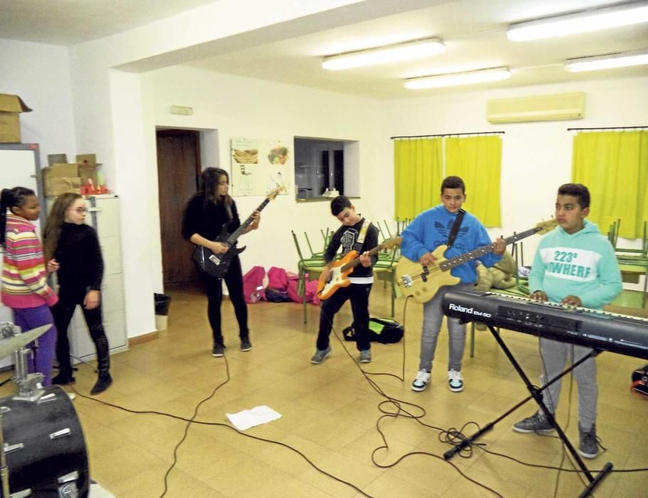 Rock Band escolar a Inca