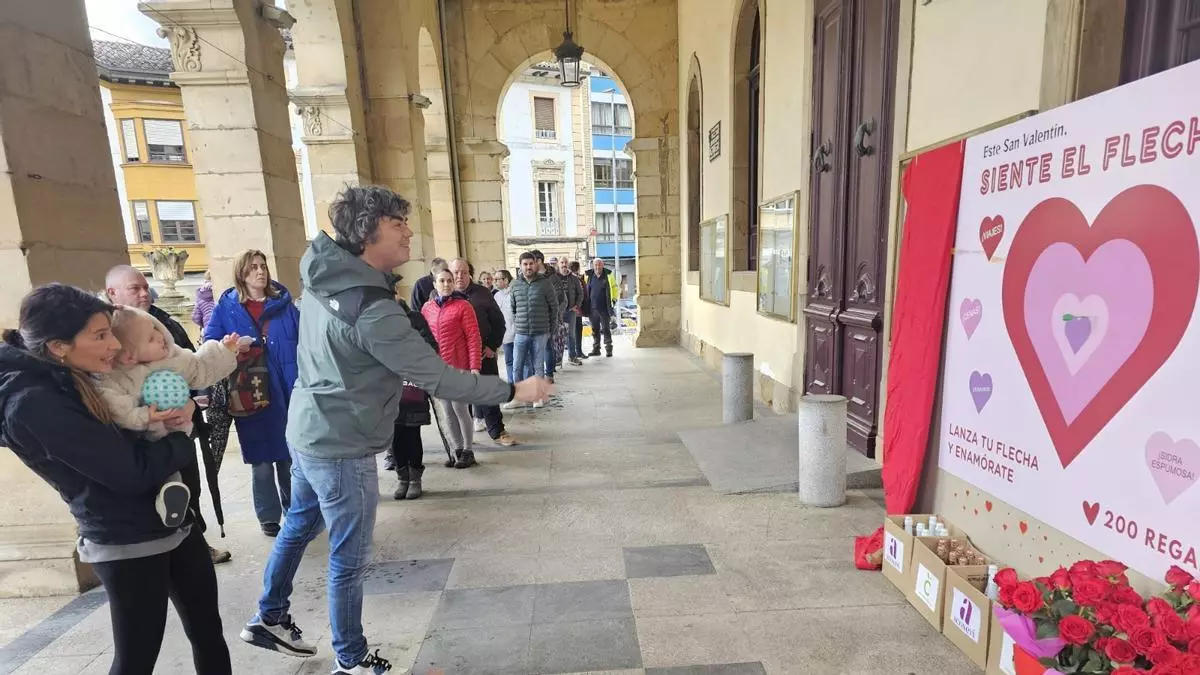 "Siente el flechazo" en Villaviciosa: el comercio local enamora a sus clientes a base de premios