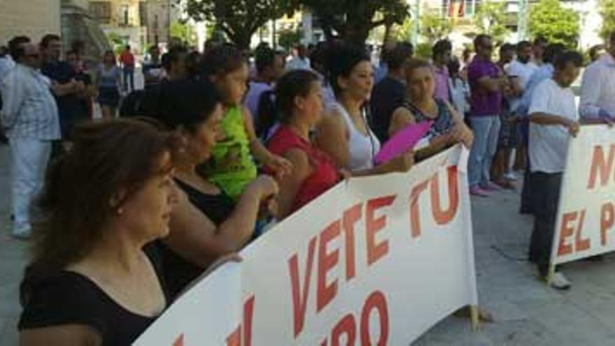 Los vendedores ambulantes de Badajoz vuelven a protestar contra el traslado a El Nevero