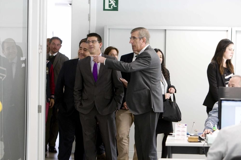 El president de la Generalitat, Ximo Puig, inaugura la nueva sede de Caixa Ontinyent