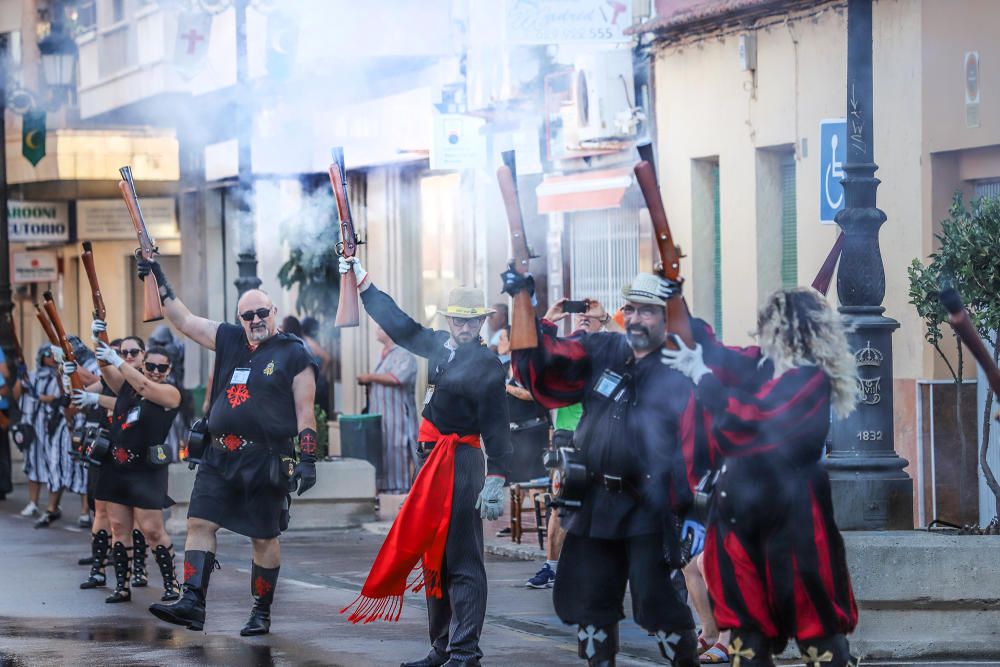 Más cara, pero a tiempo, ha llegado la pólvora para protagonizar la guerrilla de arcabucería de las fiestas de Sant Jaume de Guardamar