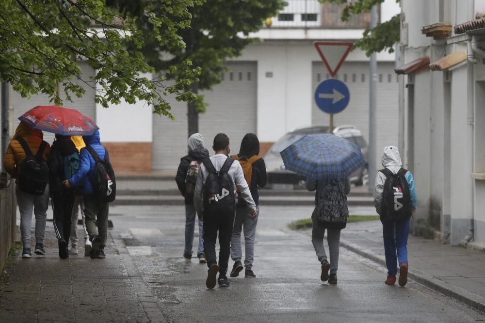 Veïns de Sant Cugat de Salt denuncien l''incivisme continuat d''alguns joves